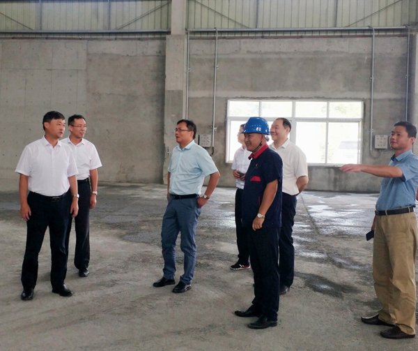 集團(tuán)公司黨委委員、股份公司黨委書記、總經(jīng)理蔣培進(jìn)到矸石項(xiàng)目部...