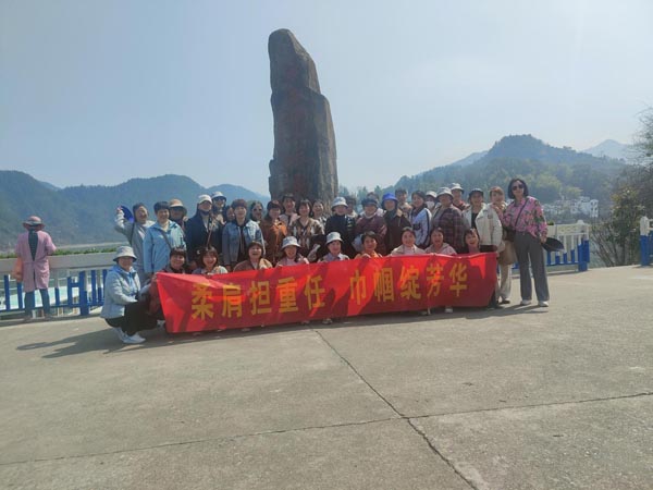 公司機(jī)關(guān)黨支部、工程服務(wù)支部聯(lián)合舉辦“三八”節(jié)主題活動(dòng)