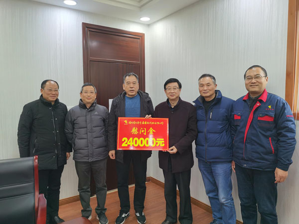 集團(tuán)公司工會(huì)主席到公司開(kāi)展節(jié)前慰問(wèn) 集團(tuán)公司工會(huì)主席到公司開(kāi)展節(jié)前慰問(wèn)